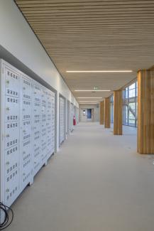 Couloir du lycée à Saint Philbert de Grand Lieu