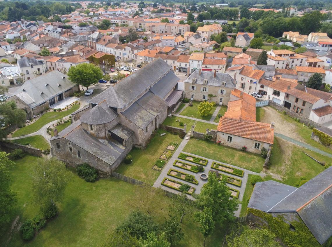 Abbatiale vue du ciel